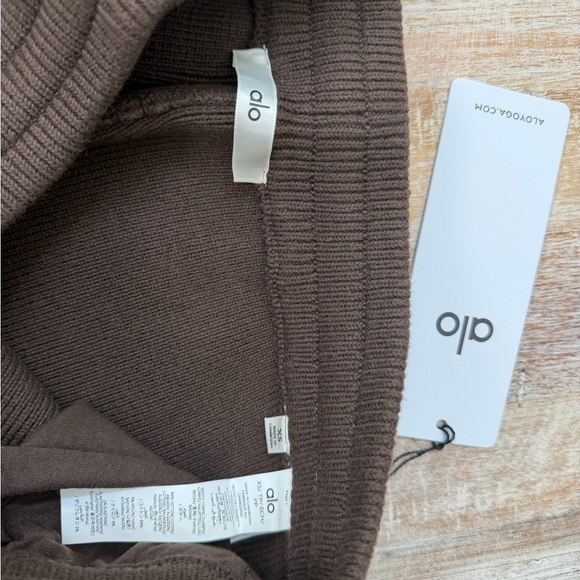 Alo Yoga Scholar Straight Leg Sweatpant in the Espresso colorway, size XS NWT!!! - Picture 3 of 9